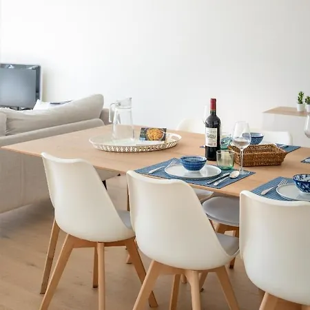 Modern & Spacious Near In *