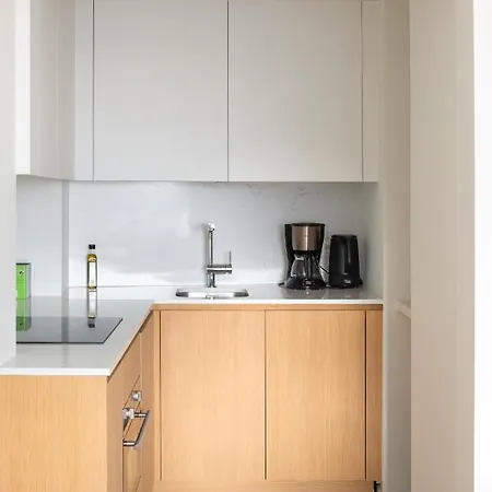 Modern & Spacious Near In *