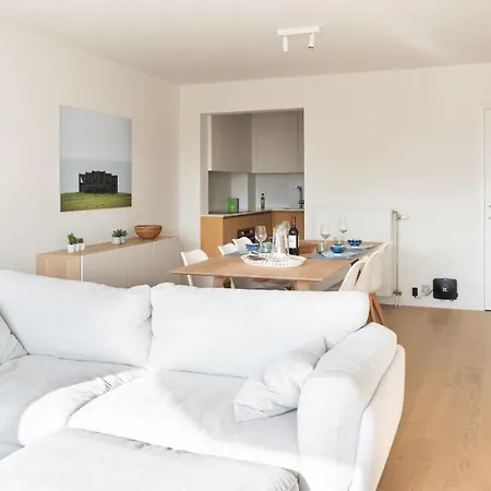 Modern & Spacious Near In *