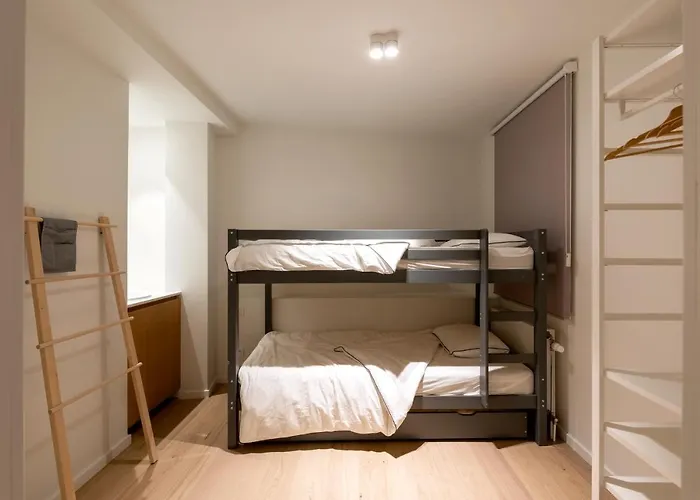 Modern & Spacious Near In *