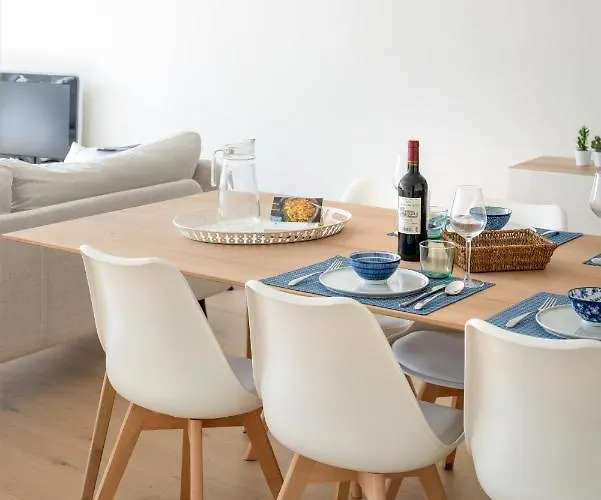 Modern & Spacious Near In *