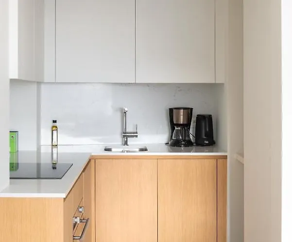 Modern & Spacious Near In *