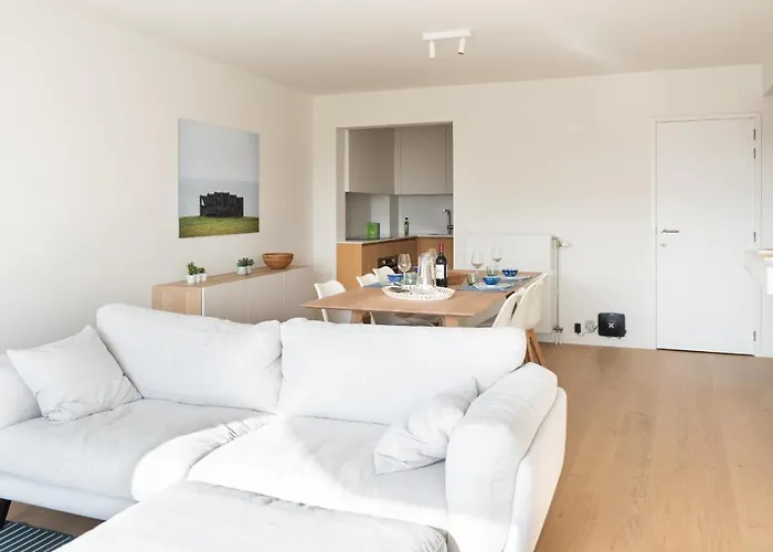 Modern & Spacious Near In *